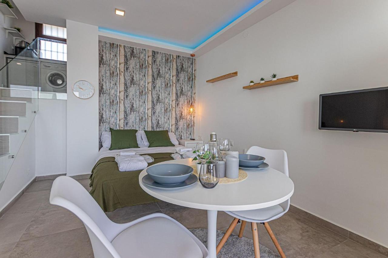 Beachfront With Spectacular Views And Swimming Pool بينالماذينا المظهر الخارجي الصورة