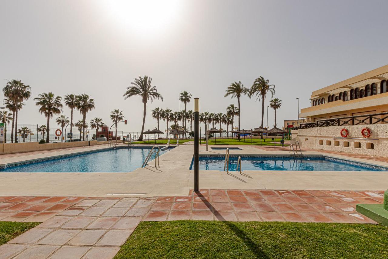 Beachfront With Spectacular Views And Swimming Pool بينالماذينا المظهر الخارجي الصورة